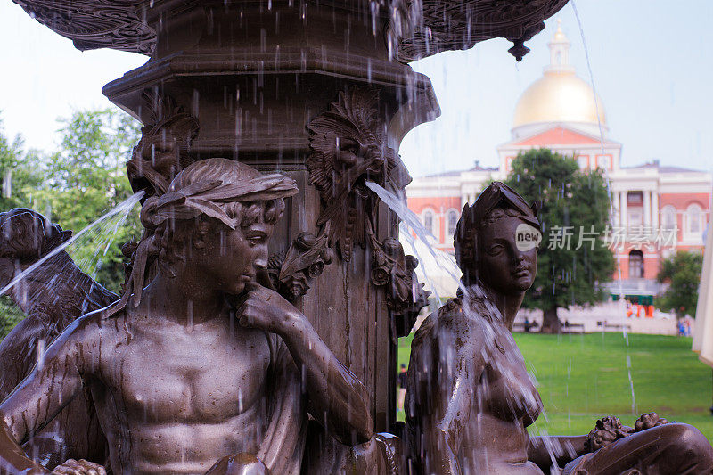 波士顿的布鲁尔喷泉和马萨诸塞州议会大厦