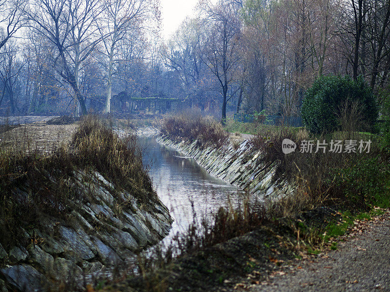 运河。彩色图像