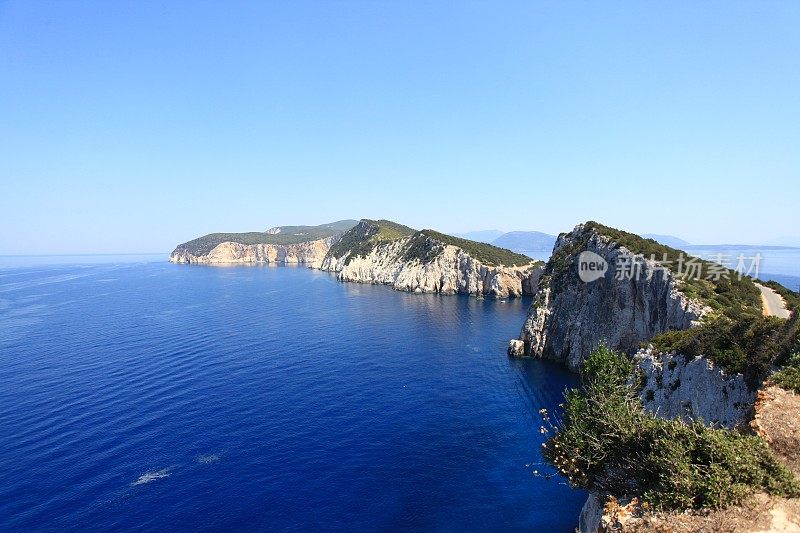 海滩和海边的岩石