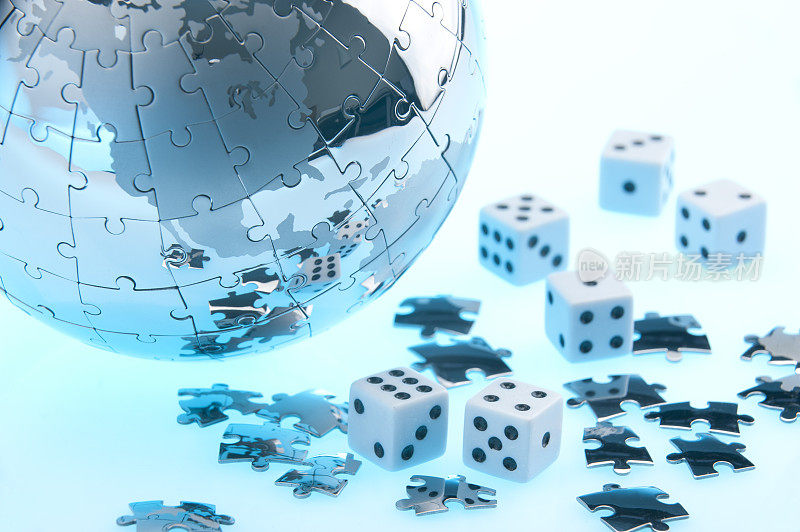 全球风险概念与骰子和全球紧密相连