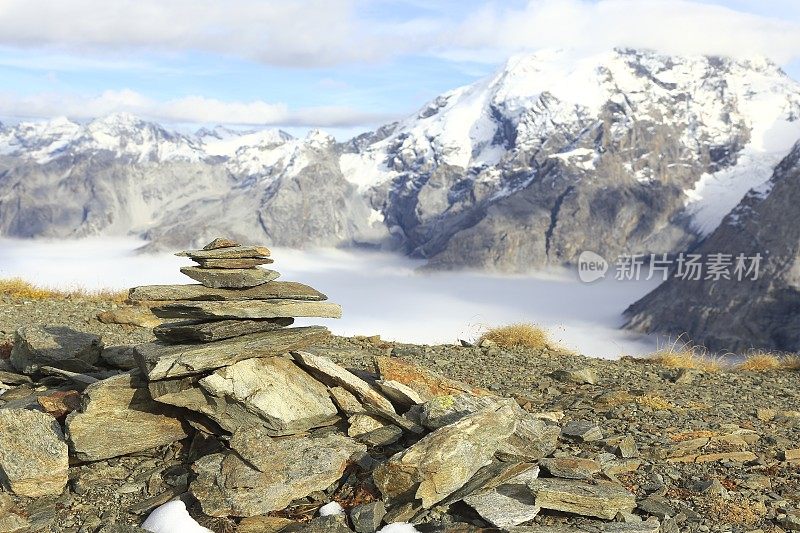 意大利斯特尔维奥阿尔卑斯山脉的巨石和奥特勒山脉