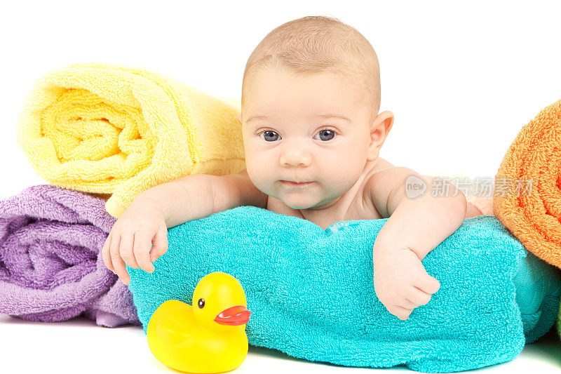 宝宝在浴巾上