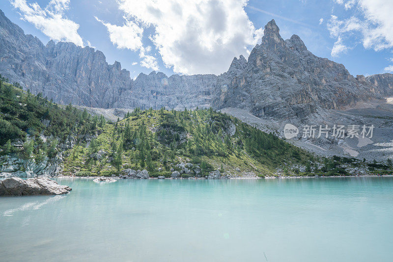 Sorapiss湖和Dolomites，意大利