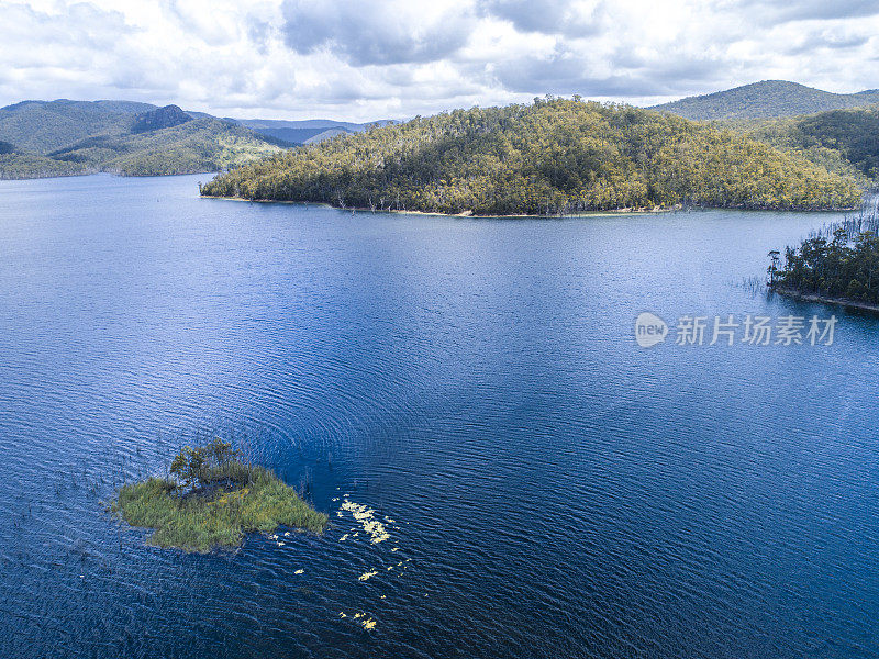 鸟瞰图中的一个岛屿在澳大利亚的海洋