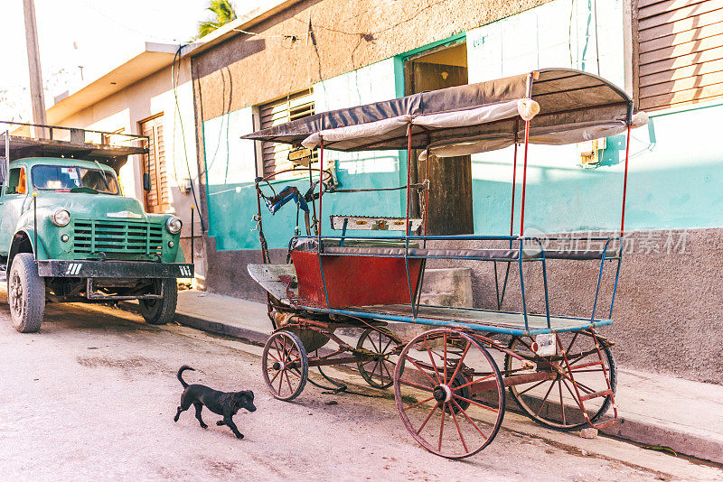 古巴吉巴拉大街上的pld马车和ols卡车