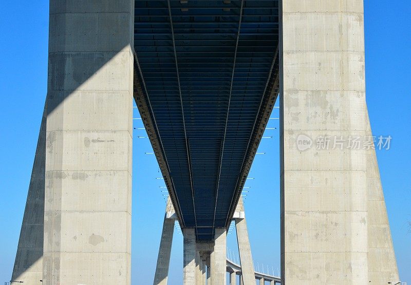 葡萄牙里斯本，瓦斯科-达-伽马桥甲板