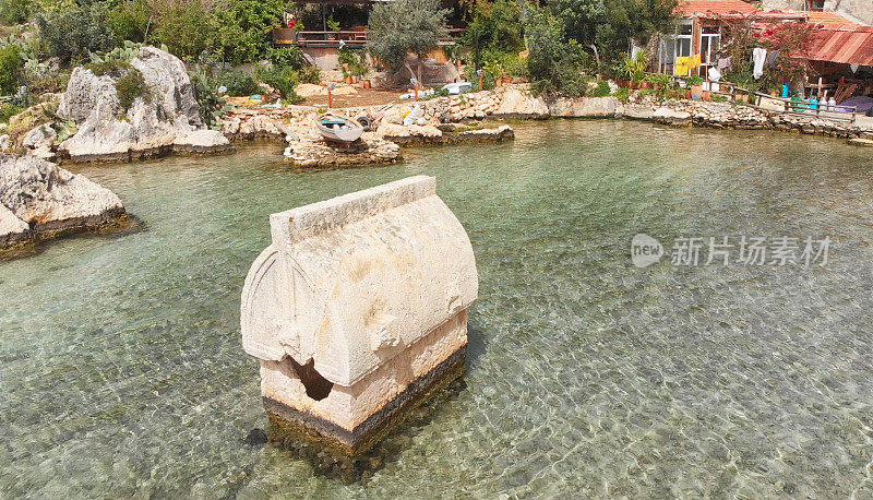 古代岩石墓在海上，卡列科伊，凯科娃，安塔利亚，土耳其