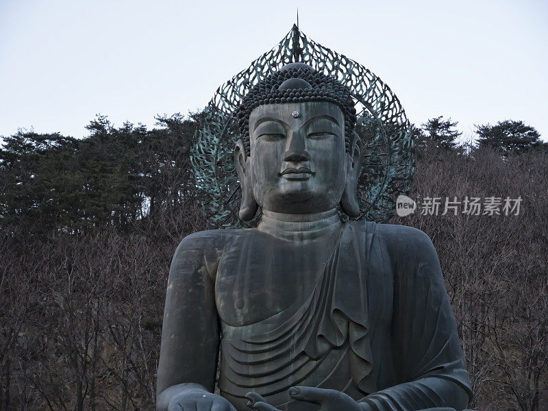 雪山国家公园的大佛雕像。韩国