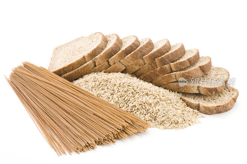 面包，大米和面食全谷物在白色背景