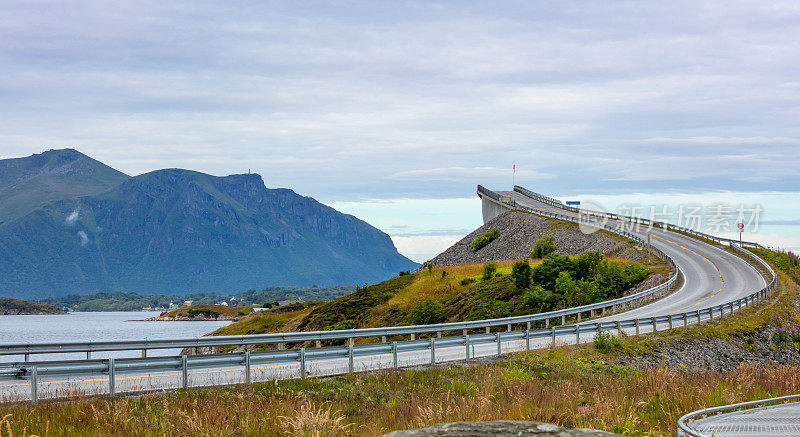 大西洋公路和挪威的山坡