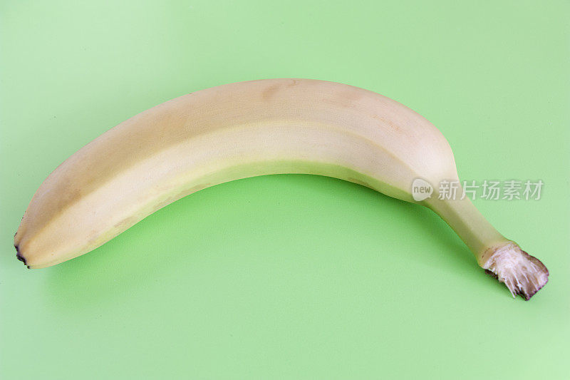 绿色背景下的香蕉