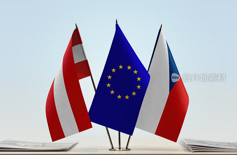 奥地利、欧盟和捷克共和国国旗