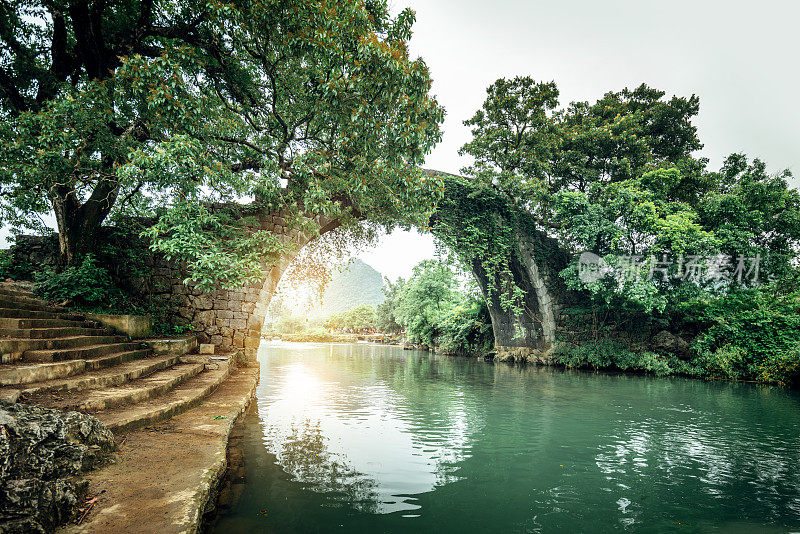 阳朔龙桥，中国