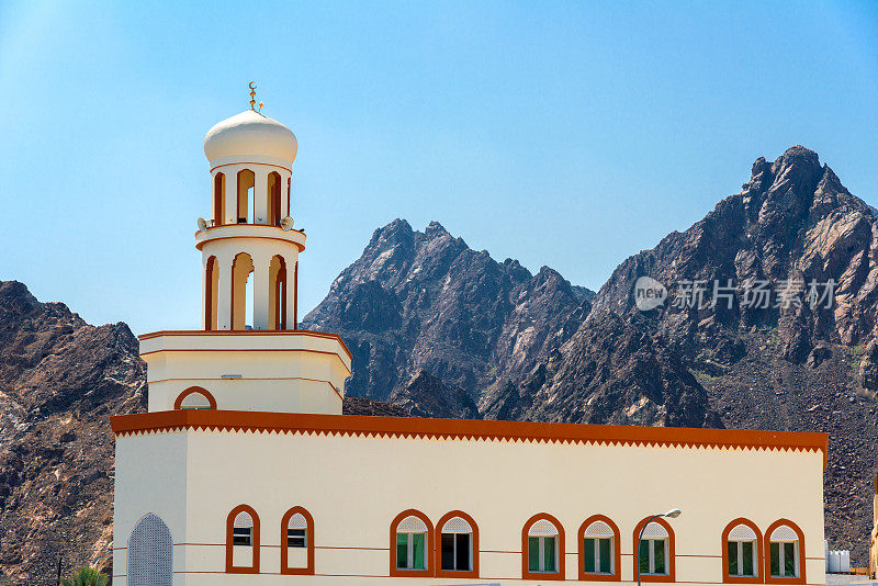阿曼首都马斯喀特有尖塔的典型小清真寺