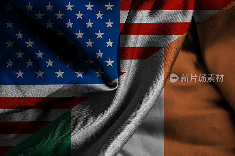 飘扬着爱尔兰和美国的旗帜