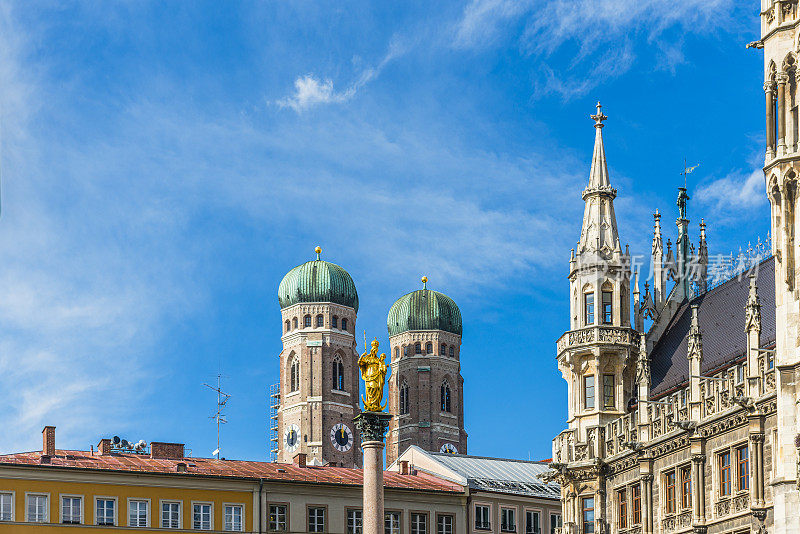 慕尼黑的圣母教堂和圣母玛利亚的雕像