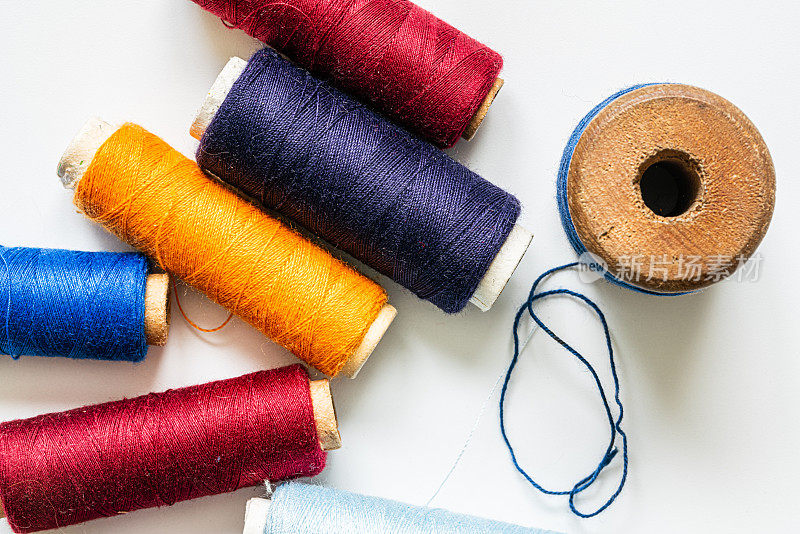 彩绣线轴在服装行业的应用，彩纱卷的销售，以及市场上的缝纫材料