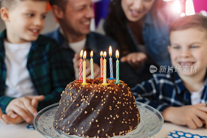 生日是家人一起庆祝的机会