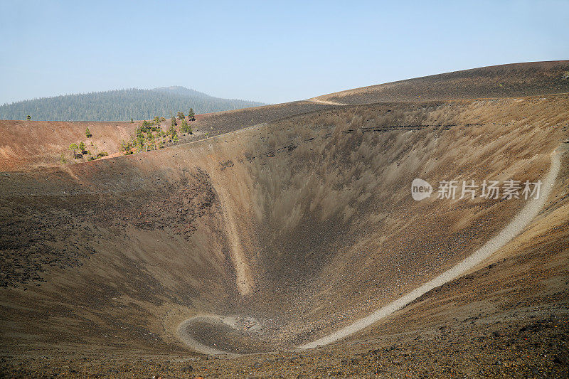 拉森火山国家公园的火山渣锥