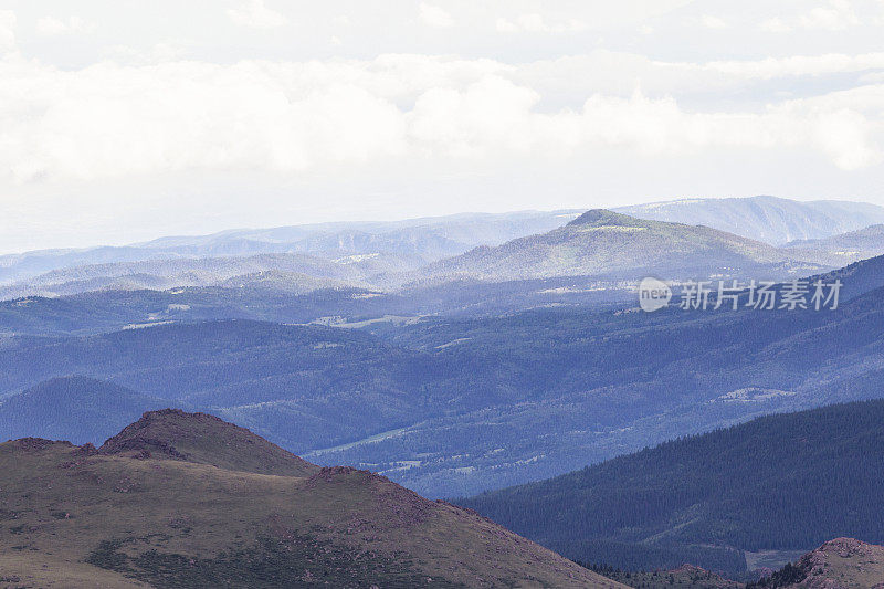 从派克峰山顶科罗拉多的远景风景