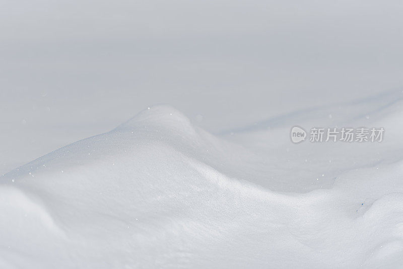 冰雪覆盖的山