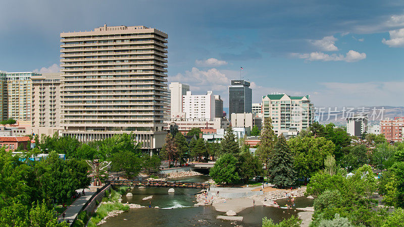 特拉基河，温菲尔德公园和里诺市中心鸟瞰图