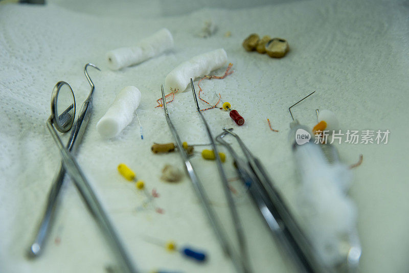 近景牙医工作与一个现代牙医工具和牙医工具和设备