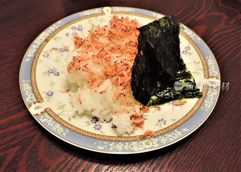 日本。虾米海苔饭。