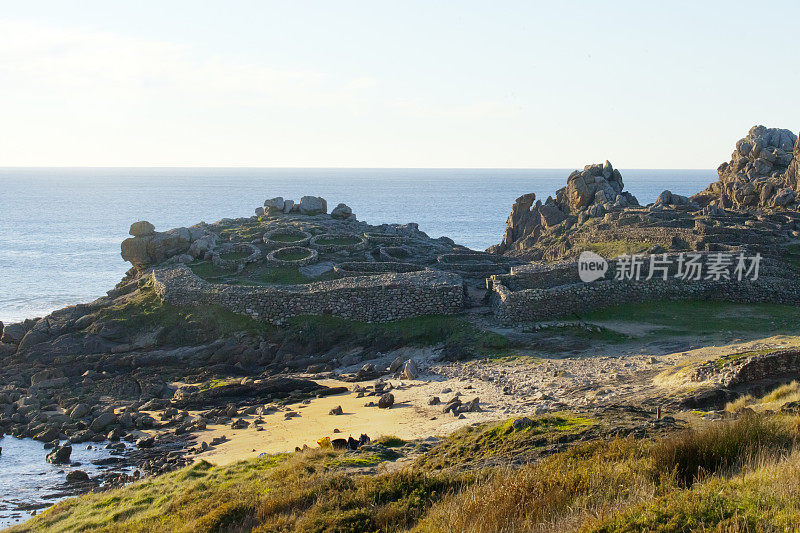 “卡斯特罗”山堡Baroña和海滩，Coruña省，加利西亚，西班牙。