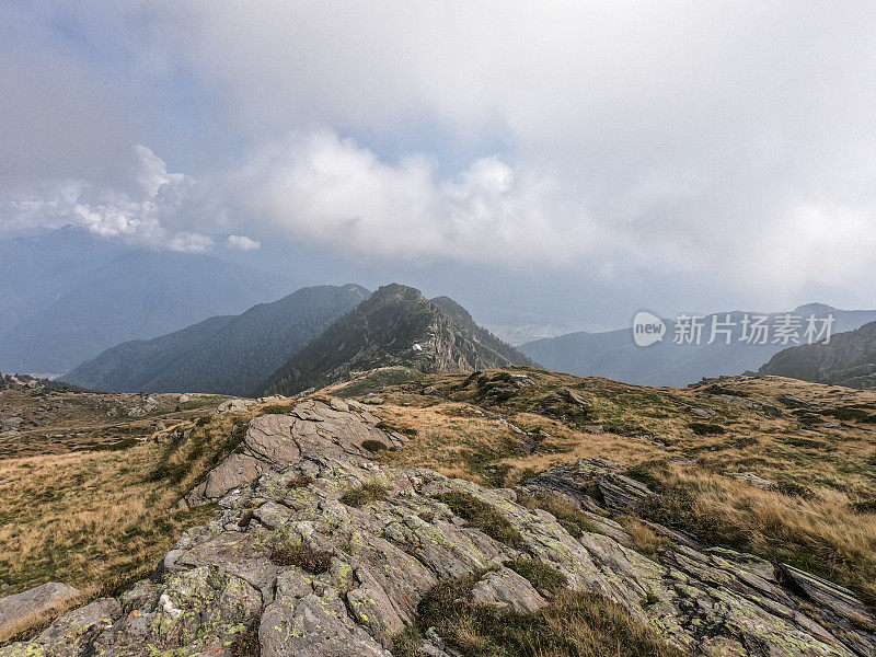 夏天的瑞士阿尔卑斯山