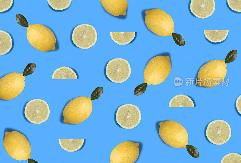 蓝色背景上的整片柠檬。平的。模式。前视图。