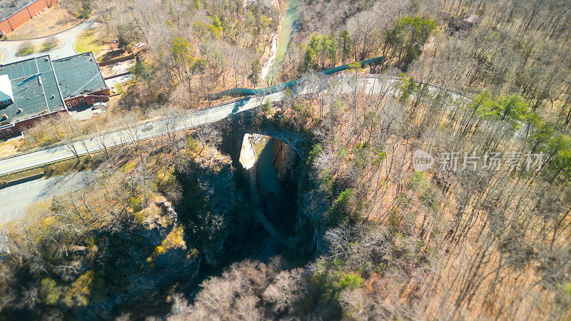 自然桥鸟瞰图-岩桥县弗吉尼亚州立公园步道
