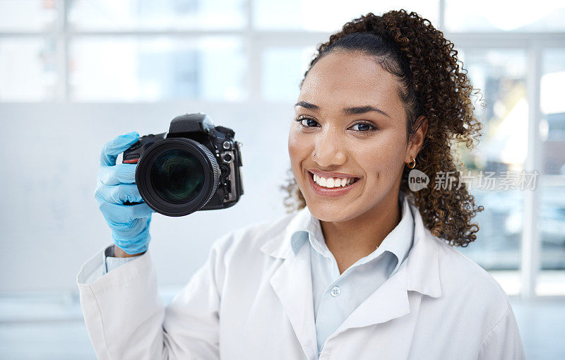 相机，医学和黑人妇女的肖像在法医实验室调查，犯罪现场和证据。研究，分析和观察女孩和科学数字图片