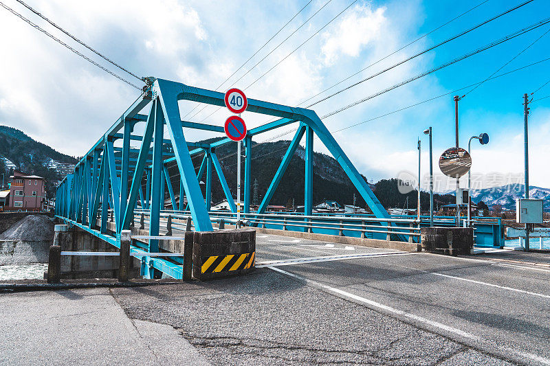 富山的钢桥，日本岐阜县飞驒的农村地区