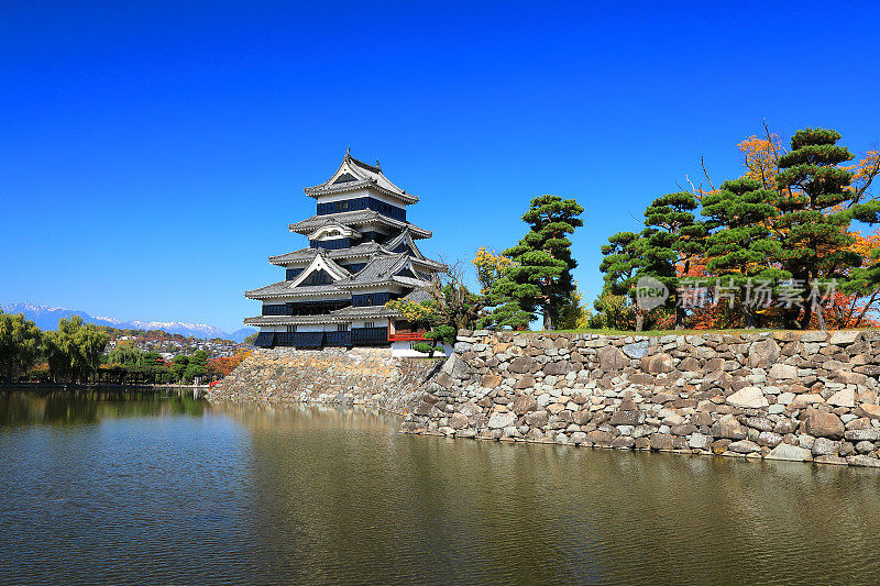 秋天的松本城堡，日本，长野县，松本，长野县
