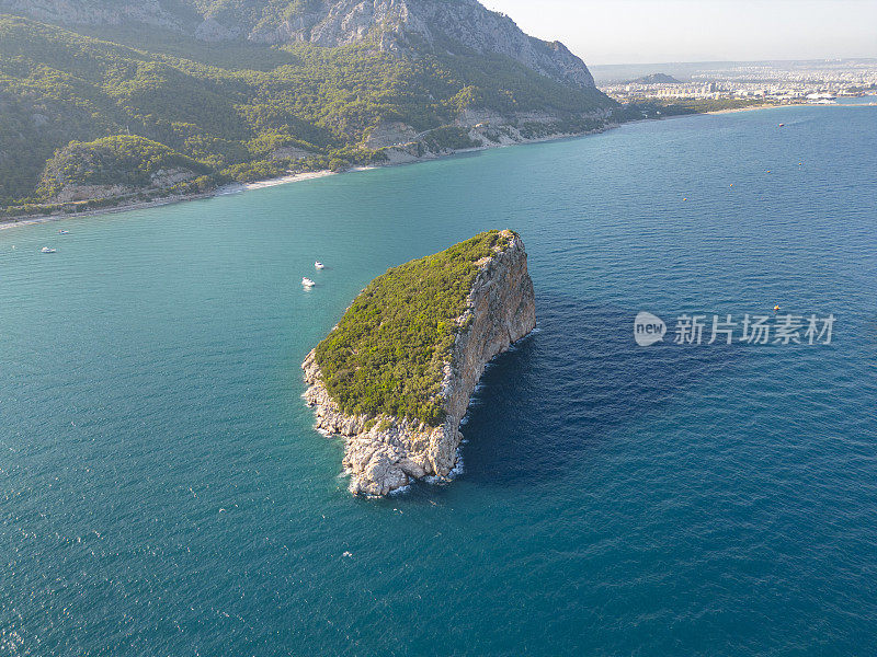 鸟瞰四川岛，字面意思是“老鼠岛”。土耳其的地中海岛屿。