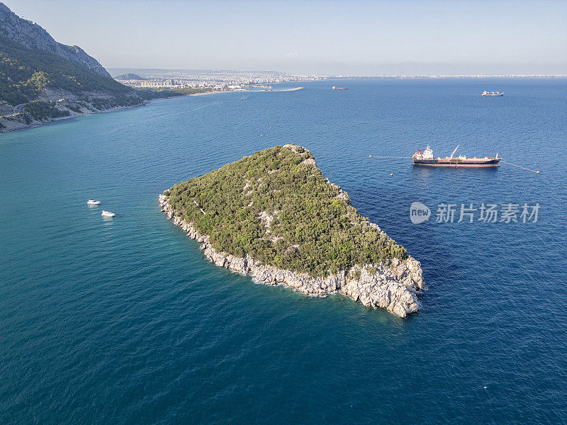 鸟瞰四川岛，字面意思是“老鼠岛”。土耳其的地中海岛屿。