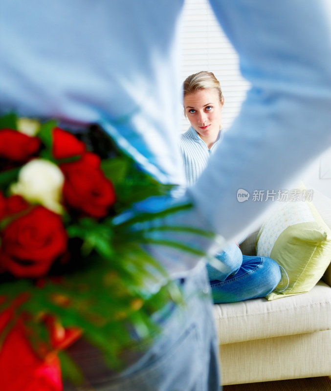 情人节――浪漫的男人把花藏在背后