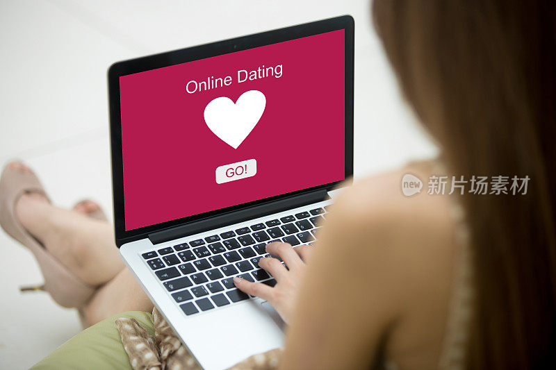 年轻女子在约会网站
