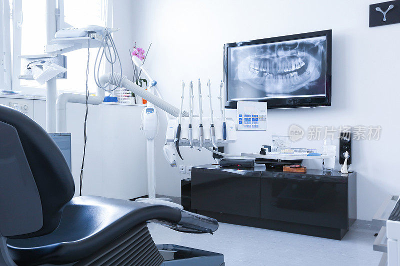 牙医的椅子与x光照片