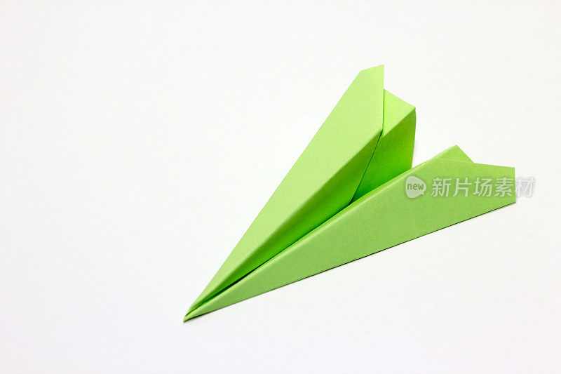 绿色的纸飞机