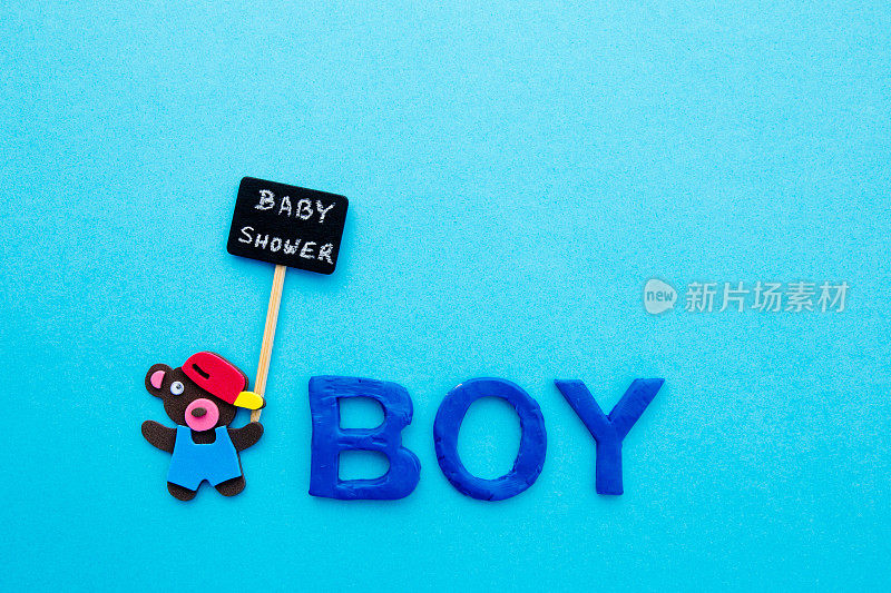 宝宝派对-男孩-熊和黑板上的蓝色背景
