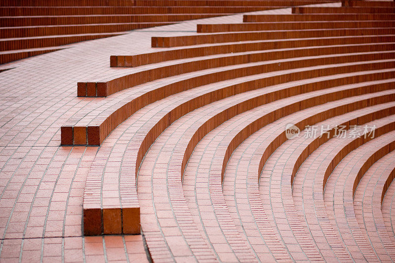 先锋法院广场的红色台阶