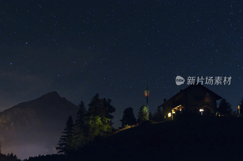 夏伯顿山意大利阿尔卑斯山夜景