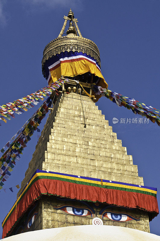 尼泊尔加德满都巴德岗，金塔古寺，佛教经幡旗