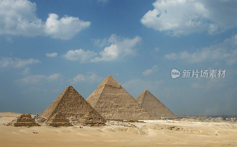 吉萨金字塔和开罗郊区