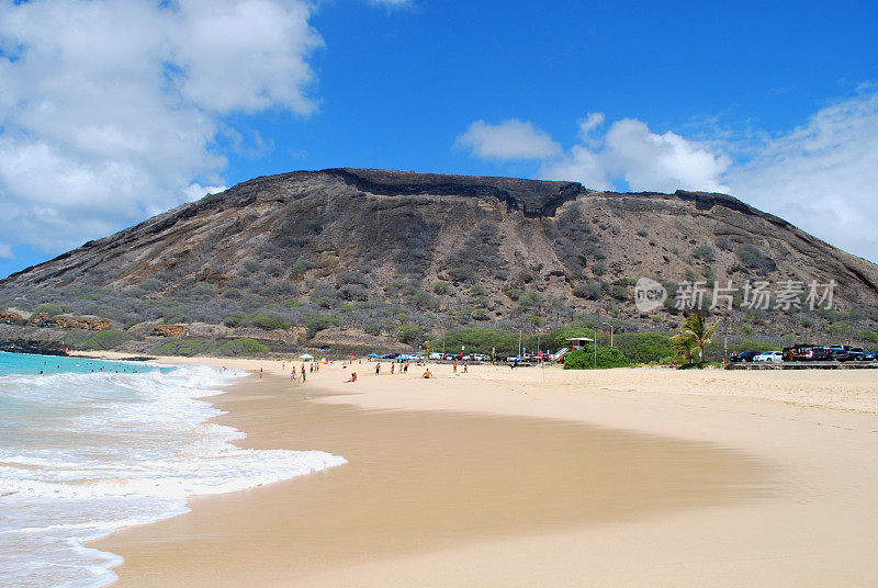 瓦胡岛的桑迪海滩和科科岬火山口。