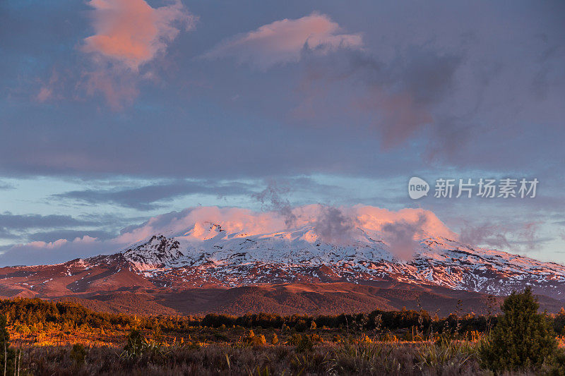 鲁阿佩胡火山日落