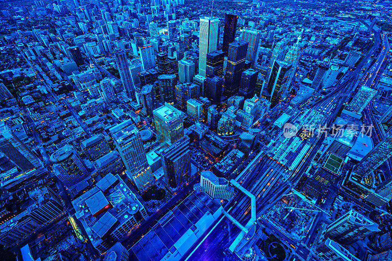 黄昏时分的多伦多金融区城市景观