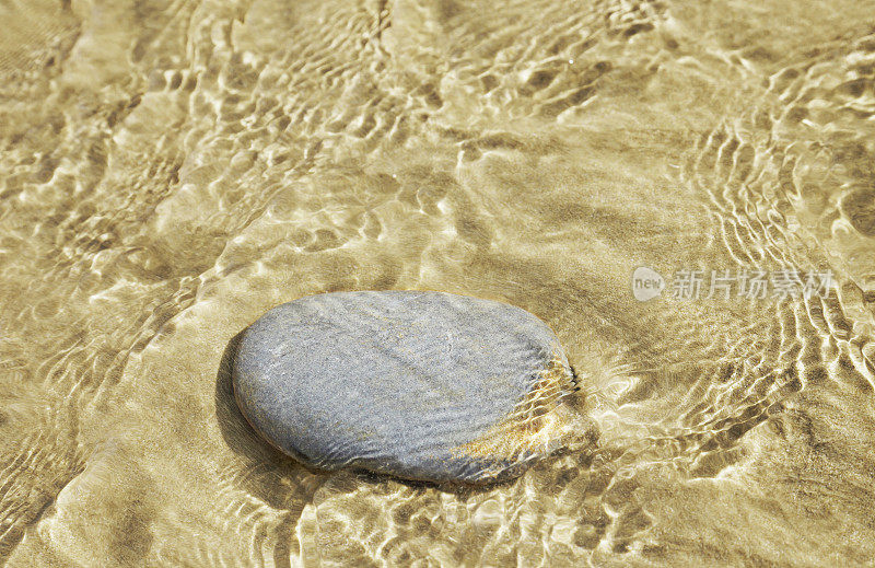 海滩上的石头特写镜头